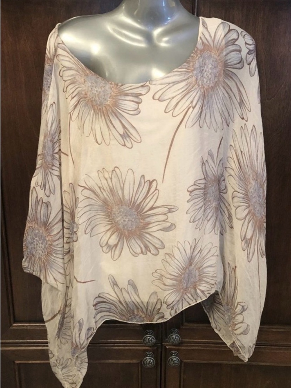 Angela Women's Cream Floral Scoop-Neck Blouse